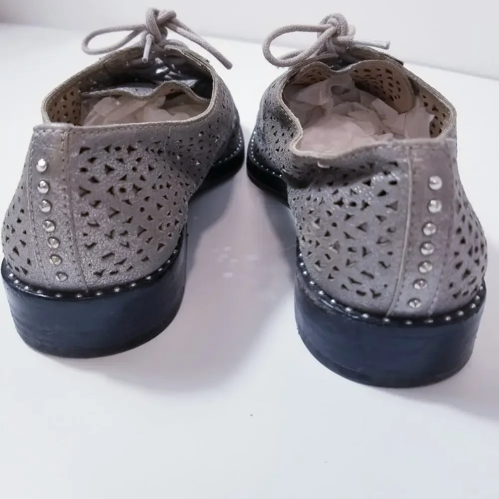Vince Camuto Lesta Silver Metallic Studded Oxford Flats Lace Up Laser Cut